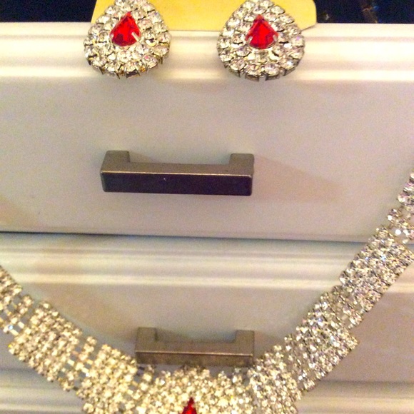 Crystal clear & RED persuasion earrings NWT VTG Teardrop Pavé sparkly bling - Picture 3 of 5